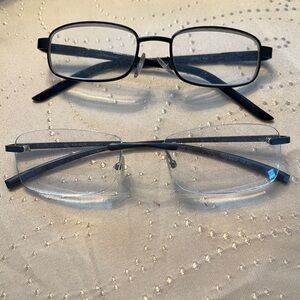 Foster Grant Stylish Black and Silver Eyeglasses Set
